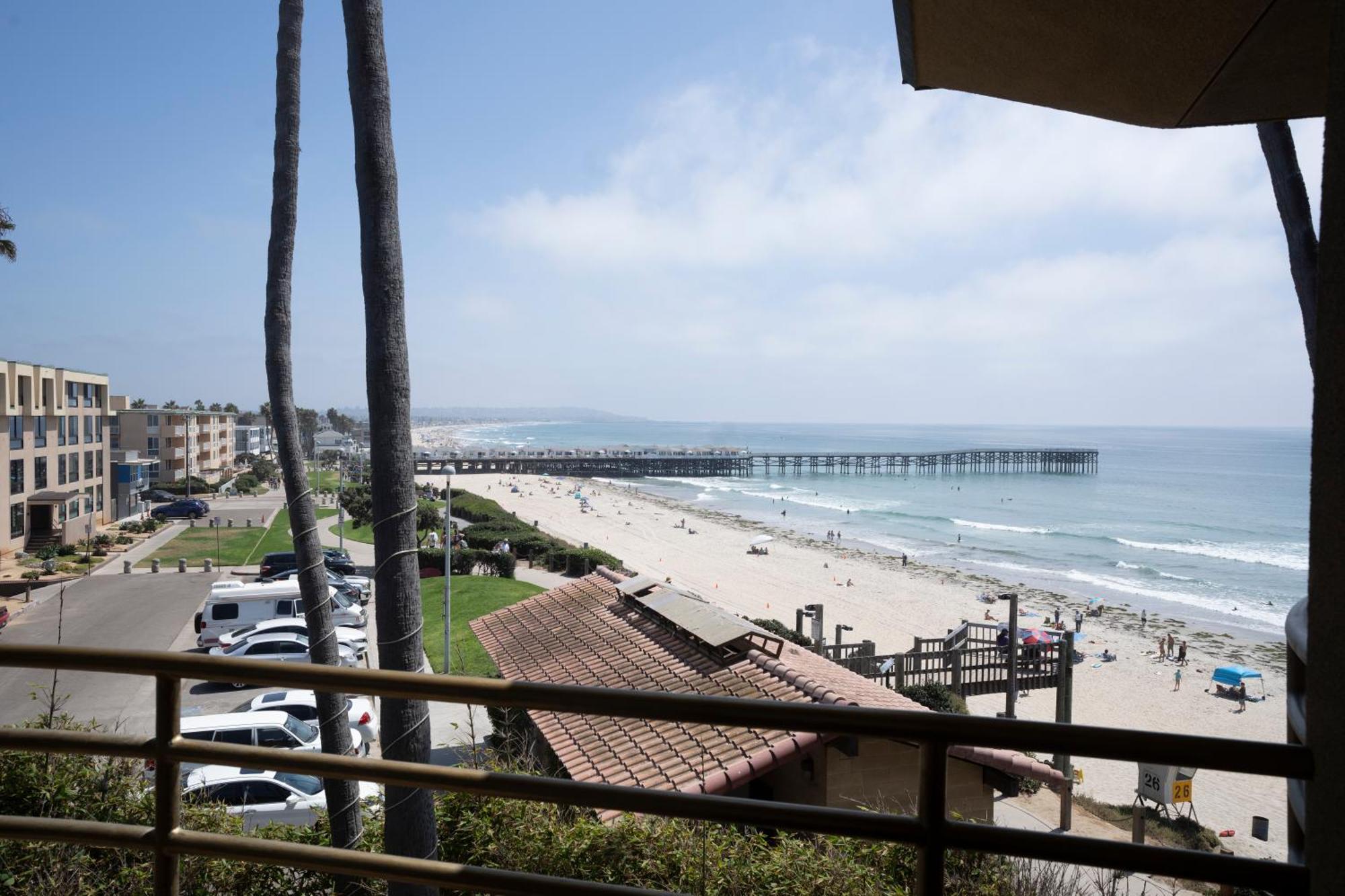 Pacific Terrace Hotel