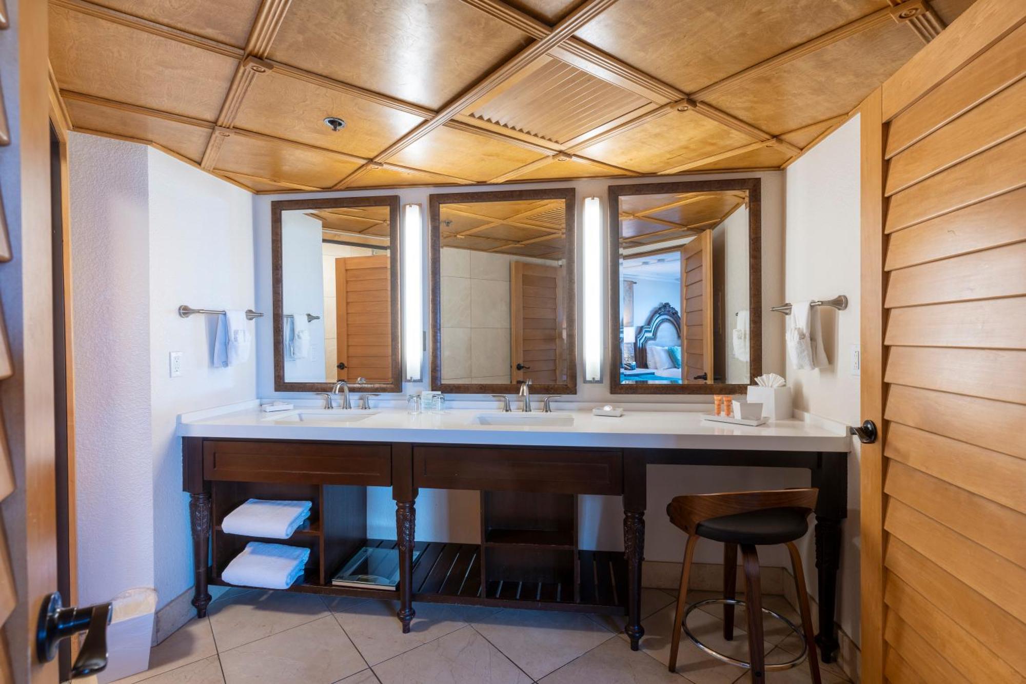 Pacific Terrace 4*