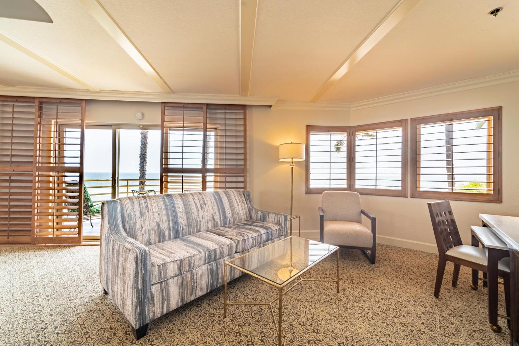 Pacific Terrace 4*